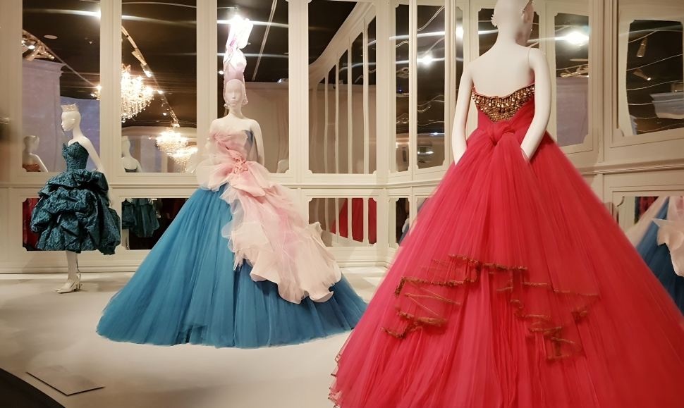 Recreating Dior's Iconic Fashion Collection in 'The New Look