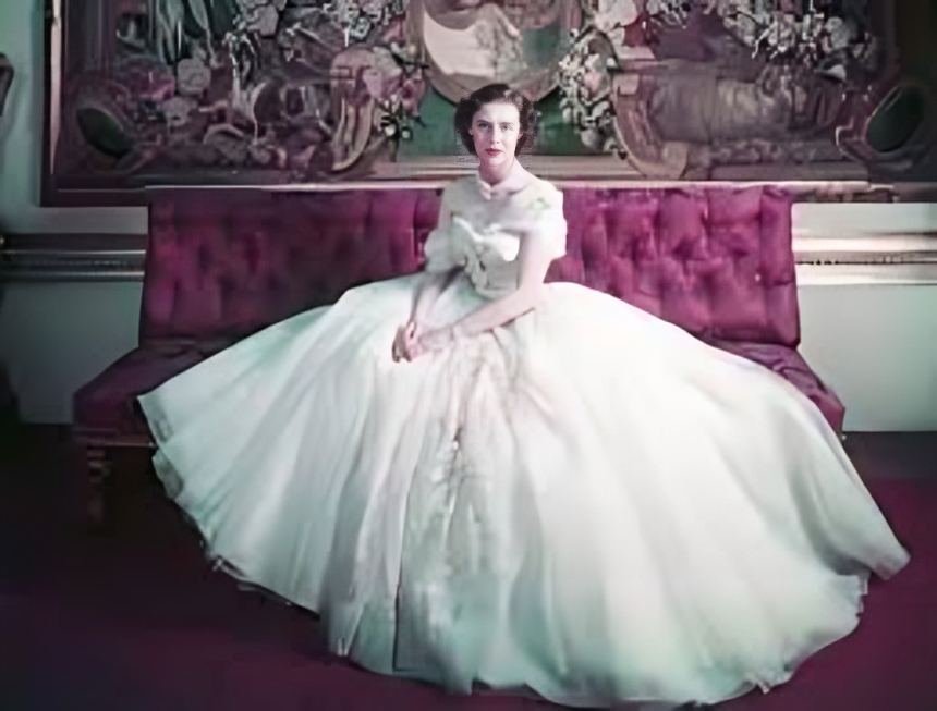 Recreating Dior's Iconic Fashion Collection in 'The New Look