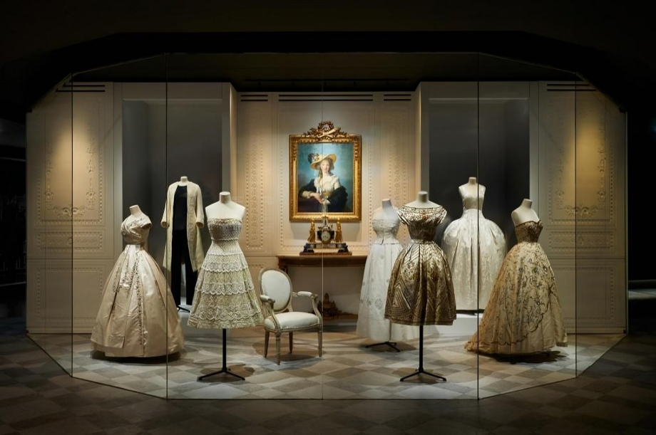 Recreating Dior's Iconic Fashion Collection in 'The New Look